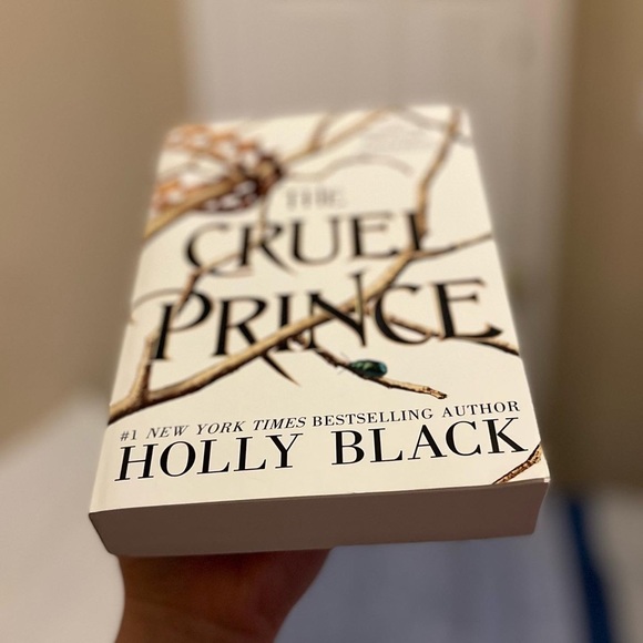 The Cruel Prince - Picture 2 of 5